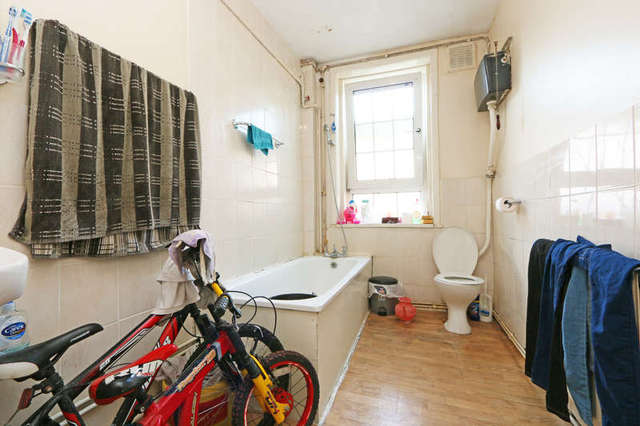  Image of 3 bedroom Flat for sale in Saltwell Street London E14 at Saltwell Street  Poplar, E14 0DH