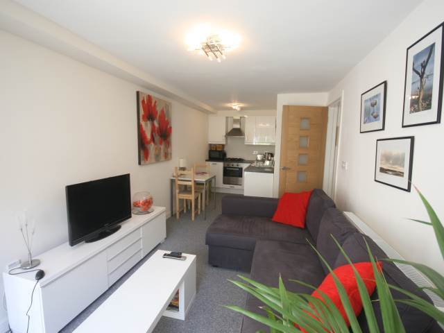  Image of 1 bedroom Detached house to rent in East London Street Edinburgh EH7 at Broughton Edinburgh Edinburgh, EH7 4BW