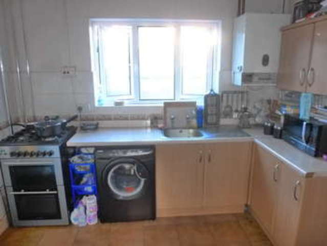  Image of 3 bedroom Semi-Detached house for sale in Edgecoombe Selsdon South Croydon CR2 at South Croydon Selsdon, CR2 8AA