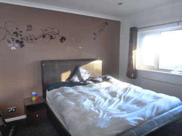  Image of 3 bedroom Semi-Detached house for sale in Edgecoombe Selsdon South Croydon CR2 at South Croydon Selsdon, CR2 8AA