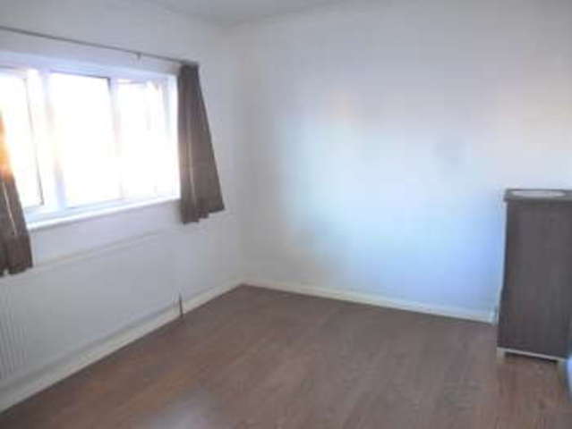  Image of 3 bedroom Semi-Detached house for sale in Edgecoombe Selsdon South Croydon CR2 at South Croydon Selsdon, CR2 8AA