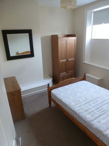  Image of 3 bedroom Flat to rent in Elswick Road Newcastle upon Tyne NE4 at Elswick Road Array Blakelaw, NE4 6JH