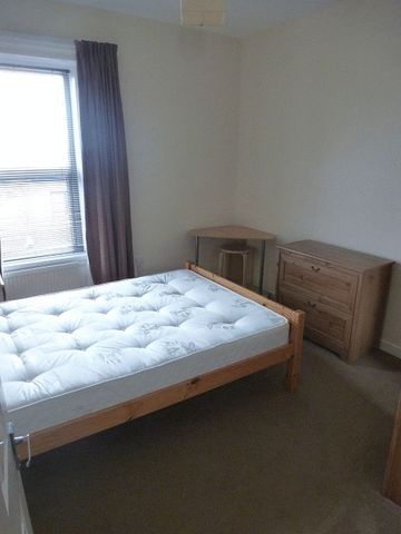  Image of 3 bedroom Flat to rent in Elswick Road Newcastle upon Tyne NE4 at Elswick Road Array Blakelaw, NE4 6JH