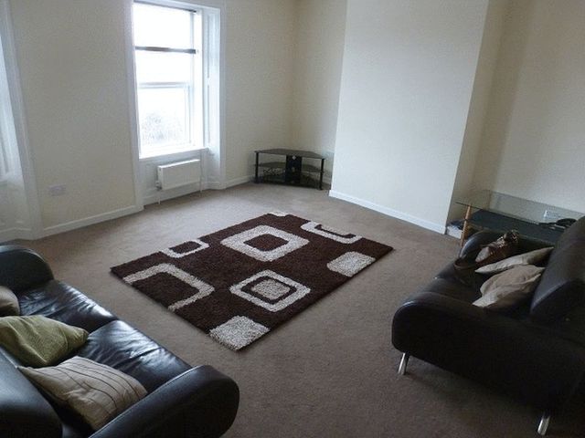  Image of 3 bedroom Flat to rent in Elswick Road Newcastle upon Tyne NE4 at Elswick Road Array Blakelaw, NE4 6JH