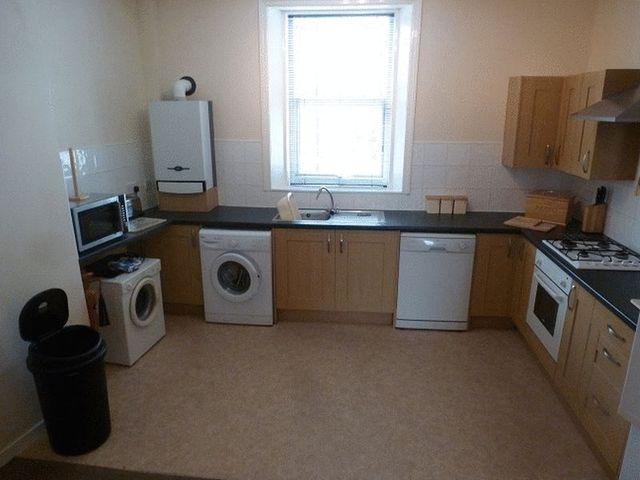  Image of 3 bedroom Flat to rent in Elswick Road Newcastle upon Tyne NE4 at Elswick Road Array Blakelaw, NE4 6JH