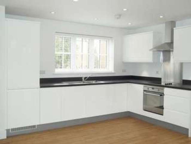 Image of 2 bedroom Flat to rent in Rectory Avenue High Wycombe HP13 at Rectory Avenue  High Wycombe, HP13 6HW