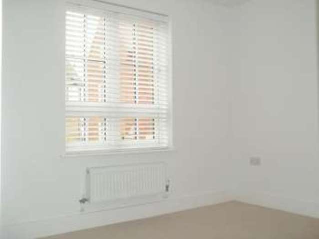  Image of 2 bedroom Flat to rent in Rectory Avenue High Wycombe HP13 at Rectory Avenue  High Wycombe, HP13 6HW