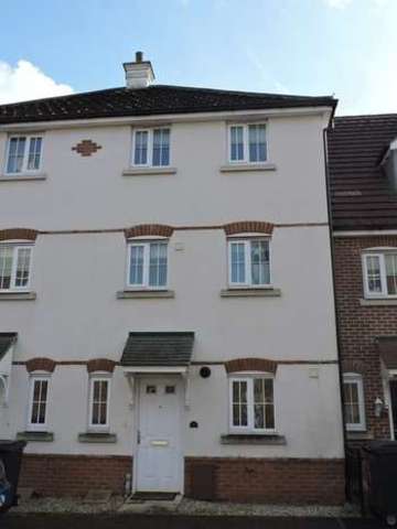  Image of 4 bedroom Terraced house to rent in Elvetham Rise Chineham Basingstoke RG24 at Elvetham Rise Chineham Basingstoke, RG24 8ET