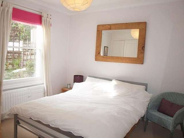  Image of 2 bedroom Ground Flat to rent in Emu Road London SW8 at Battersea, SW8 3PR