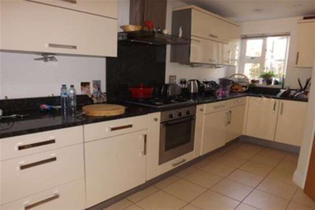  Image of 3 bedroom Terraced house to rent in St. James Close Epsom KT18 at Epsom, KT18 5EB