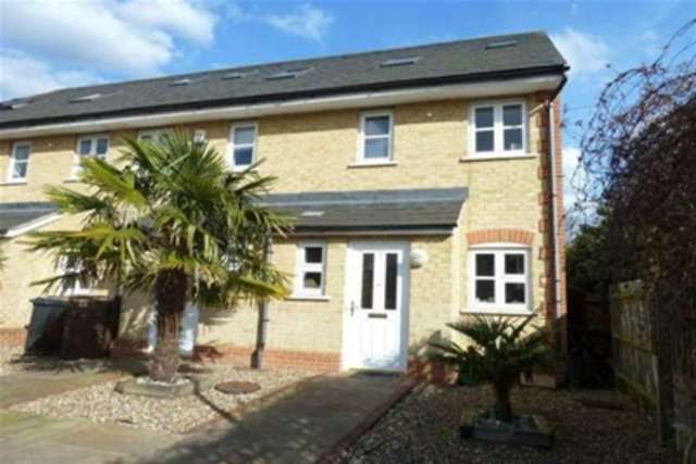  Image of 3 bedroom Terraced house to rent in St. James Close Epsom KT18 at Epsom, KT18 5EB
