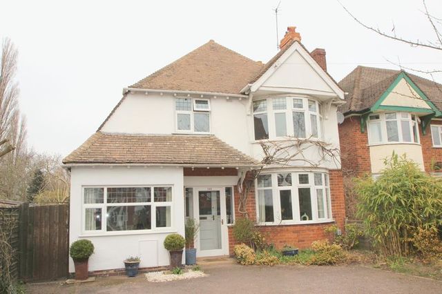  Image of 3 bedroom Detached house for sale in Evesham Road Stratford-upon-Avon CV37 at Evesham Road  Stratford-Upon-Avon, CV37 9BS