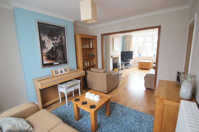  Image of 3 bedroom Detached house for sale in Evesham Road Stratford-upon-Avon CV37 at Evesham Road  Stratford-Upon-Avon, CV37 9BS