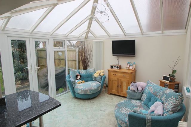  Image of 3 bedroom Detached house for sale in Evesham Road Stratford-upon-Avon CV37 at Evesham Road  Stratford-Upon-Avon, CV37 9BS
