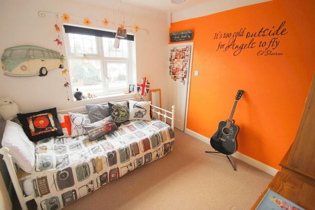  Image of 3 bedroom Detached house for sale in Evesham Road Stratford-upon-Avon CV37 at Evesham Road  Stratford-Upon-Avon, CV37 9BS