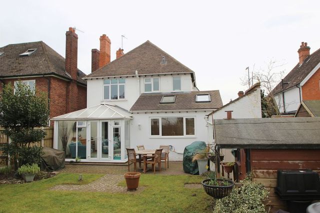  Image of 3 bedroom Detached house for sale in Evesham Road Stratford-upon-Avon CV37 at Evesham Road  Stratford-Upon-Avon, CV37 9BS