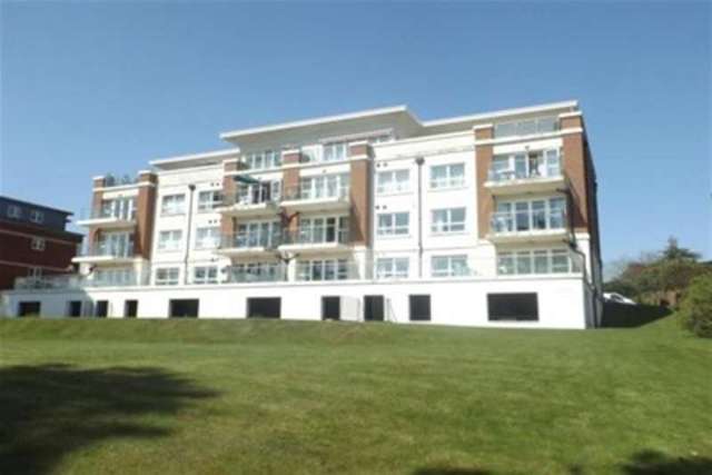  Image of 2 bedroom Flat to rent in Douglas Avenue Exmouth EX8 at Exmouth, EX8 2HQ