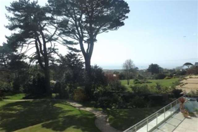  Image of 2 bedroom Flat to rent in Douglas Avenue Exmouth EX8 at Exmouth, EX8 2HQ