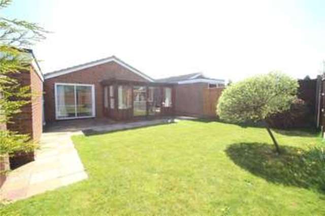  Image of 3 bedroom Detached house for sale in Fairbourne Close Horsell Woking GU21 at Woking  Knaphill, GU21 3NU