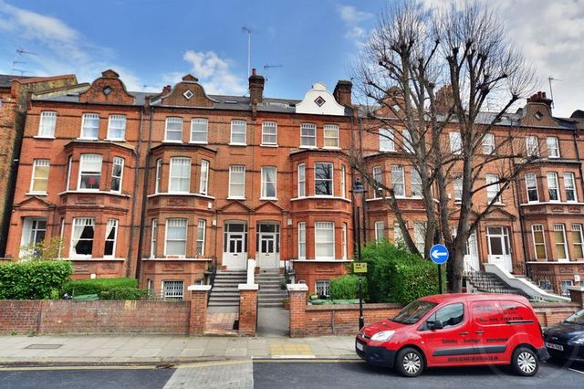  Image of 1 bedroom Flat to rent in Fairhazel Gardens London NW6 at Fairhazel Gardens South Hampstead South Hampstead, NW6 3SJ