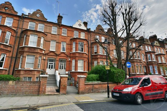  Image of 1 bedroom Flat to rent in Fairhazel Gardens London NW6 at Fairhazel Gardens South Hampstead South Hampstead, NW6 3SJ