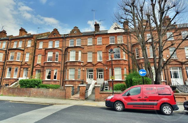  Image of 1 bedroom Flat to rent in Fairhazel Gardens London NW6 at Fairhazel Gardens South Hampstead South Hampstead, NW6 3SJ