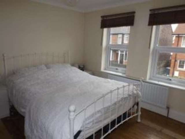  Image of 2 bedroom Detached house for sale in Wrecclesham Road Farnham GU9 at Farnham Surrey Farnham, GU9 8TY