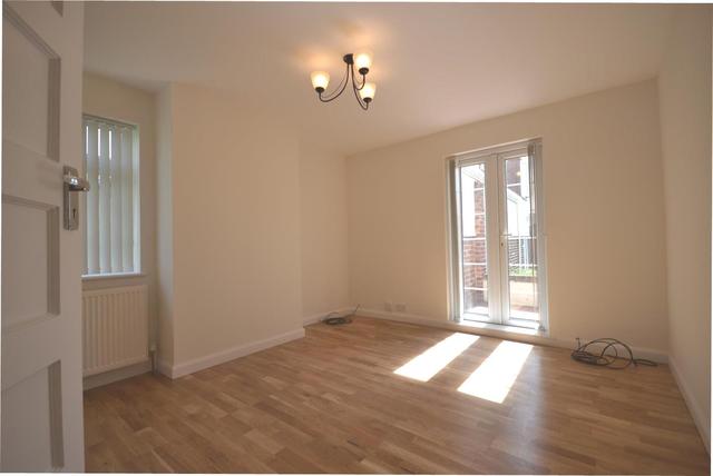 Image of 3 bedroom Property to rent in Bunns Lane London NW7 at Bunns Lane  Mill Hill, NW7 2DS