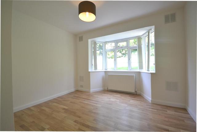  Image of 3 bedroom Property to rent in Bunns Lane London NW7 at Bunns Lane  Mill Hill, NW7 2DS