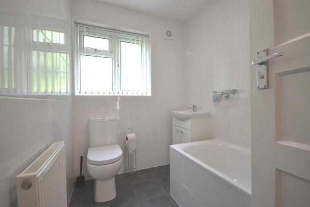  Image of 3 bedroom Property to rent in Bunns Lane London NW7 at Bunns Lane  Mill Hill, NW7 2DS