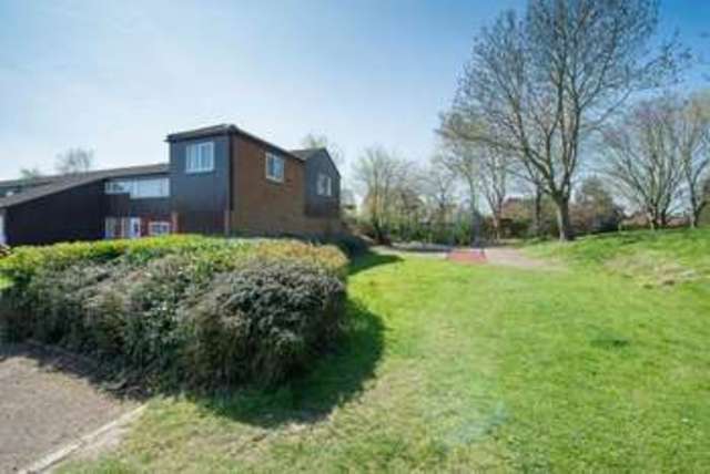  Image of 3 bedroom Detached house for sale in Finch Close Milton Keynes Village Milton Keynes MK10 at Finch Close Milton Keynes Village Milton Keynes, MK10 9AE