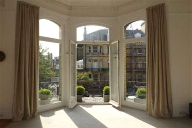  Image of 2 bedroom Flat to rent in First Avenue Hove BN3 at Hove, BN3 2FE