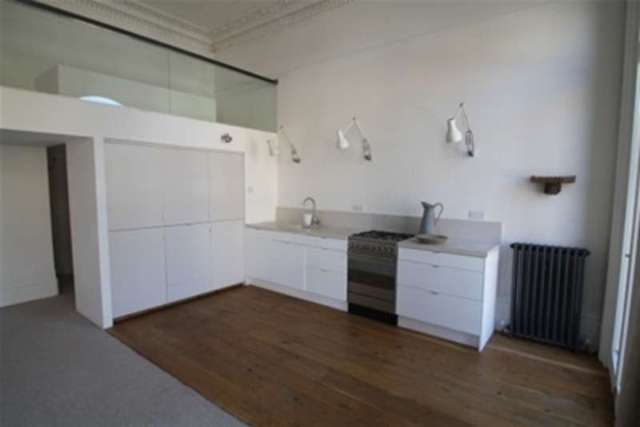  Image of 2 bedroom Flat to rent in First Avenue Hove BN3 at Hove, BN3 2FE