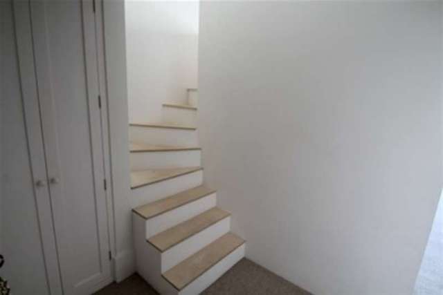  Image of 2 bedroom Flat to rent in First Avenue Hove BN3 at Hove, BN3 2FE