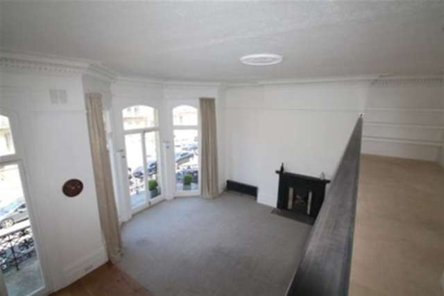  Image of 2 bedroom Flat to rent in First Avenue Hove BN3 at Hove, BN3 2FE