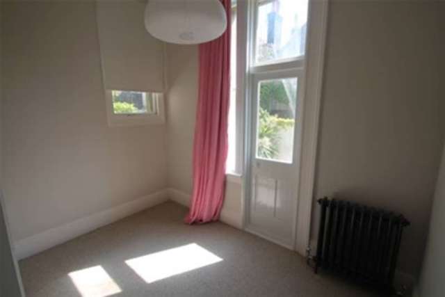  Image of 2 bedroom Flat to rent in First Avenue Hove BN3 at Hove, BN3 2FE