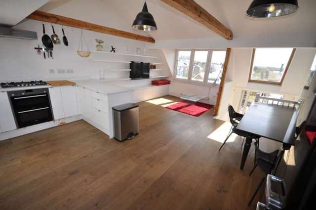  Image of 2 bedroom Flat to rent in Chiswick High Road London W4 at Chiswick High Road  Chiswick, W4 2ND