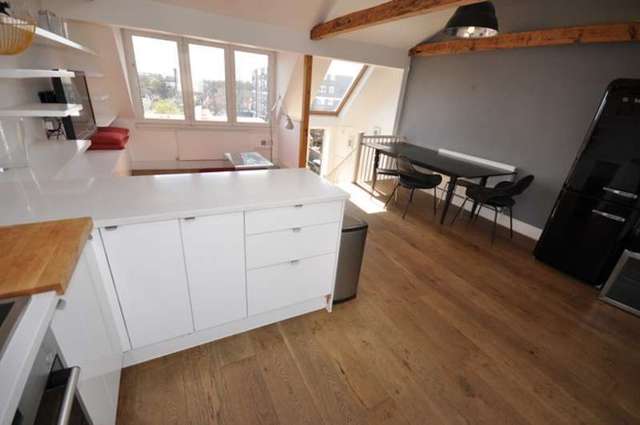  Image of 2 bedroom Flat to rent in Chiswick High Road London W4 at Chiswick High Road  Chiswick, W4 2ND