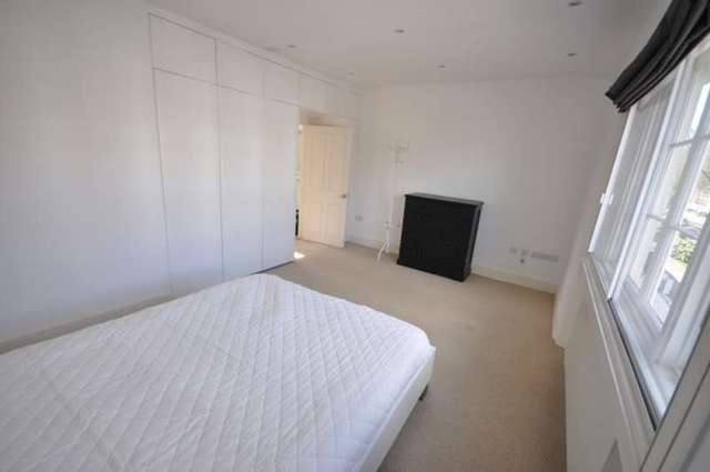  Image of 2 bedroom Flat to rent in Chiswick High Road London W4 at Chiswick High Road  Chiswick, W4 2ND