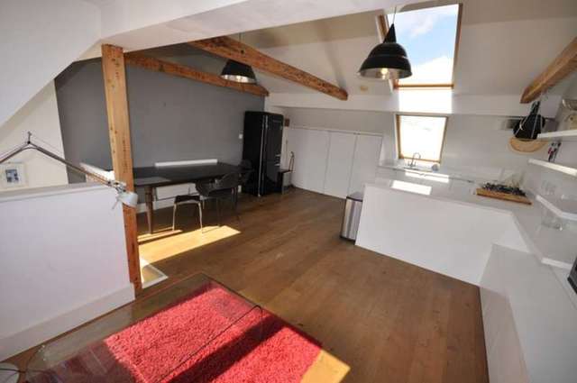  Image of 2 bedroom Flat to rent in Chiswick High Road London W4 at Chiswick High Road  Chiswick, W4 2ND