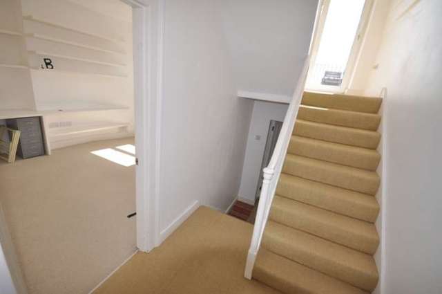  Image of 2 bedroom Flat to rent in Chiswick High Road London W4 at Chiswick High Road  Chiswick, W4 2ND
