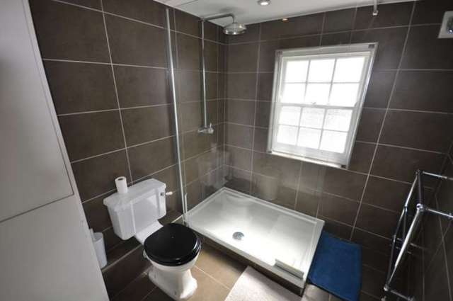  Image of 2 bedroom Flat to rent in Chiswick High Road London W4 at Chiswick High Road  Chiswick, W4 2ND