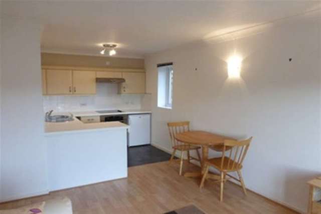  Image of 1 bedroom Flat to rent in Forest Drive Harborne Birmingham B17 at Birmingham, B17 9HW
