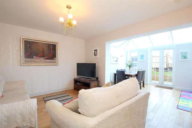  Image of 4 bedroom Town House for sale in Fourdrinier Way Hemel Hempstead HP3 at Fourdrinier Way Apsley Hemel Hempstead, HP3 9RP