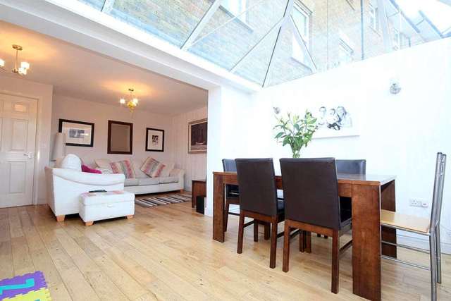  Image of 4 bedroom Town House for sale in Fourdrinier Way Hemel Hempstead HP3 at Fourdrinier Way Apsley Hemel Hempstead, HP3 9RP