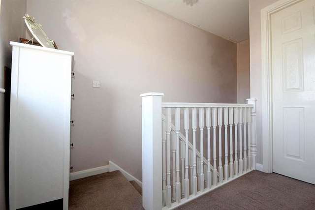  Image of 4 bedroom Town House for sale in Fourdrinier Way Hemel Hempstead HP3 at Fourdrinier Way Apsley Hemel Hempstead, HP3 9RP