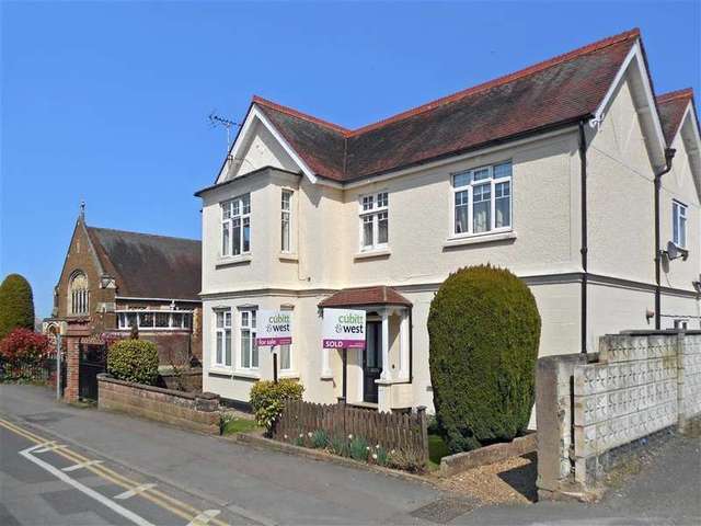  Image of 1 bedroom Apartment for sale in Garlands Road Leatherhead KT22 at Leatherhead Surrey Leatherhead, KT22 7EZ