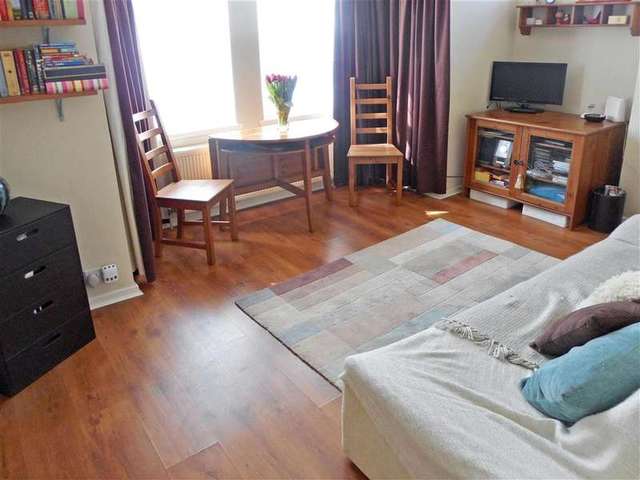  Image of 1 bedroom Apartment for sale in Garlands Road Leatherhead KT22 at Leatherhead Surrey Leatherhead, KT22 7EZ
