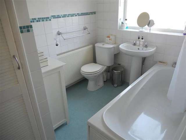  Image of 1 bedroom Apartment for sale in Garlands Road Leatherhead KT22 at Leatherhead Surrey Leatherhead, KT22 7EZ