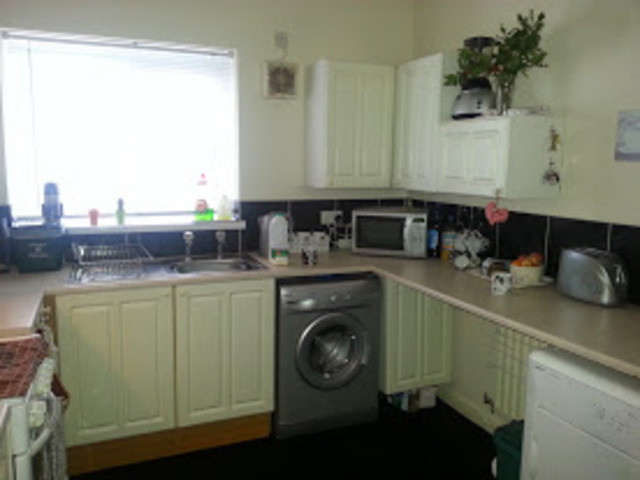  Image of 3 bedroom Flat to rent in Gelli Road Ton Pentre Pentre CF41 at Gelli Road Ton-Pentre Pentre, CF41 7LR